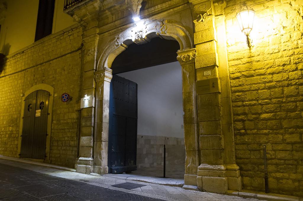 Palazzo Bianchi Domus Holidays ตรานิ ภายนอก รูปภาพ