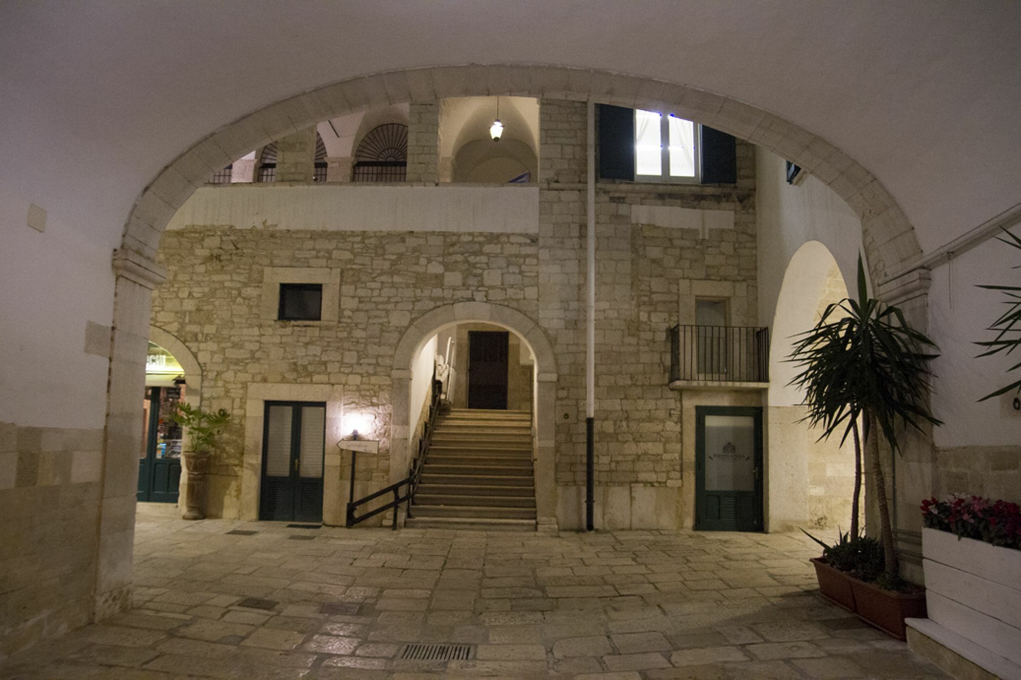 Palazzo Bianchi Domus Holidays ตรานิ ภายนอก รูปภาพ